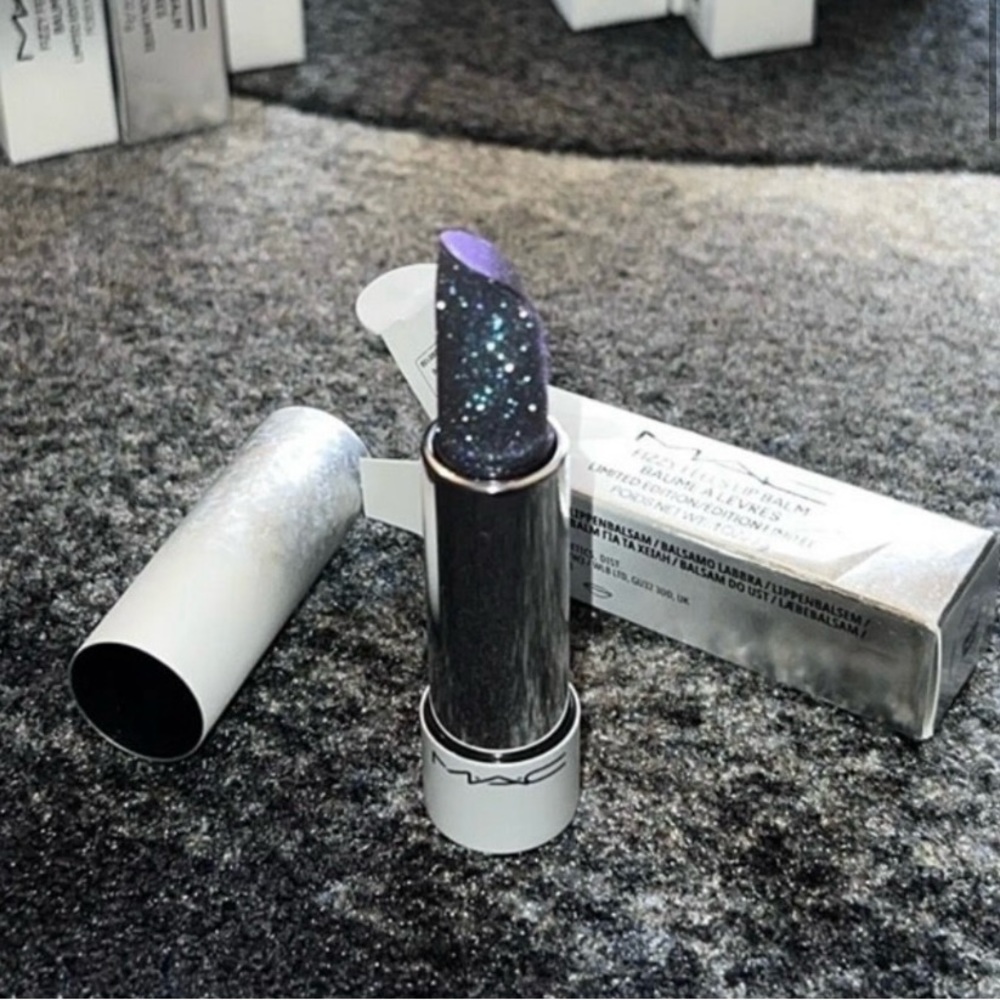NEW MAC Cosmetics FIZZY FEELS LIP
BALM SHIVER SHIMMY